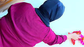 Egyptian Hot Muslim Big Ass Aunty Stuck Under Bed When she Clean my room & I see her huge ass & now she want anal fuck from me