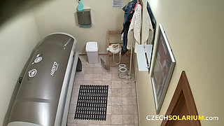 Czech Solarium 3: Model Puts on a No-holds-barred Tanning Show