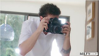 Sarah Taylor And Apollo Banks In Photographer Makes Sexy Milf Sarah His Subject