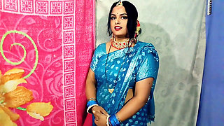 The sister-in-law was going to her friend's wedding, then when she came back, the brother-in-law was shaking the panna land, then the sister-in-law saw it and started sucking the brother-in-law's