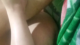 Young, newly married couples have sex