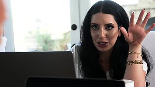 Sultry Foot Fetish Threesome: Arabic Goddess and Curvy