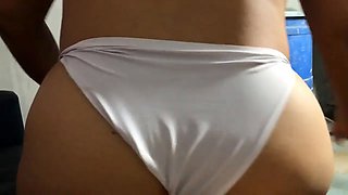 Echandole a un lado la panty a mi suegra antes que llegen todos a casa