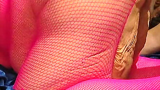 Pretty in Pink Fucking Machine Making Her 07ssy Stink