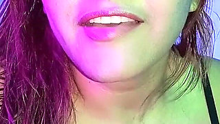 Seduction in the Bedroom: Fellatio with the Feet of a Curvy MILF Until Ejaculation