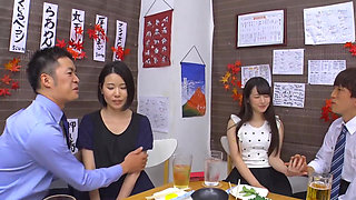 Two Mature Women Who Walk Into the Izakaya, a Hotspot for Hookups 3-5
