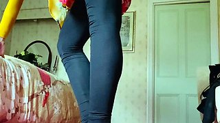 Cumshot amateur MILF suck and jerks dude in the bedroom