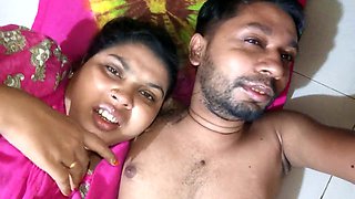 Elegant desi bhabhi gets into some unbelievable romance while wearing a saree