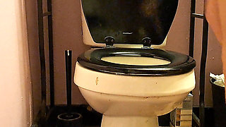 Reverse Dirty Toilet Farts and Ass Spreading