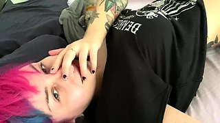 Slutty amateur flashing her big boobs in the backseat