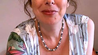 Big boob brunette masturbates on webcam