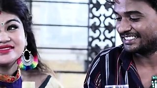 Amateur mature babe spreads her juicy pussy