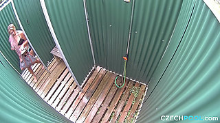 Czech Pool 43: Super-cute Shower Dancer