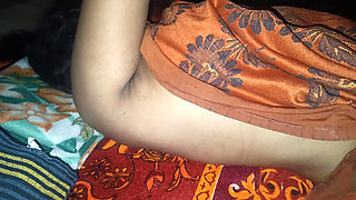 Housewife nude show in bed