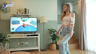 Diana Rider shares sensual watching letsplay with stepsister creampie