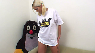 Big boobs blonde showing her perfect body