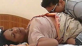 Indian Horny It Professor Hot Sex in Beautiful Saree with Student at Home