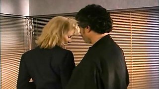 Flashy hoochie - threesome xxx - Screw My Wife Club