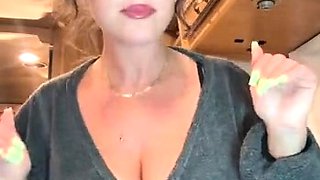 Amateur hottie solo masturbation