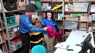 Hardcore bang-out with a dark-haired teen woman ends in a