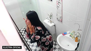 VOYEUR - She Changing In The Bathroom