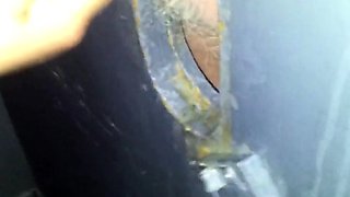 Svenska Hustruns Glory Hole Handjob