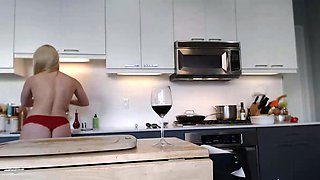 Awesome Big Boobs Blonde Masturbates In The Shower