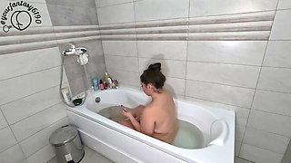 BBW Masturbates While Taking a Hot Bath and Vaping
