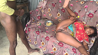 Indian desi housewife lund ko malish Kiya aur gand chudai ki