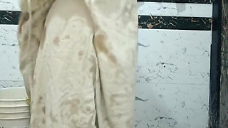 Priya Bhabi Hot Body Show