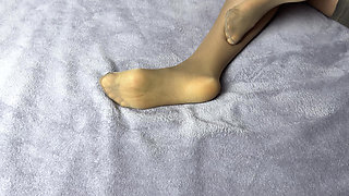 Secretary in Nylon Pantyhose Loves Her Long Legs