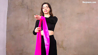 Nataly Rondinette raising legs like its nothing