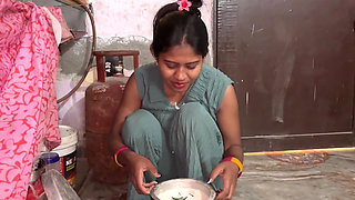 Hindu Bathroom Soft! The owner of the house came to the house to ask for a feast, the husband touched the man in the bathroom,