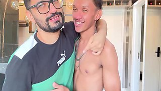 Entrando Na Pica De 25 Cm - Sexo Gay Bareback Interracial With Marcos Goiano