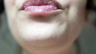 I Have a Mouth and Tongue Fetish, and I Show the Veins on My Tongue.