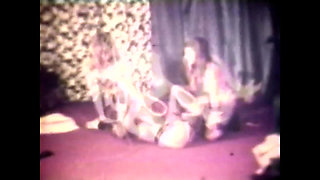 Lesbians Tie Themselves up