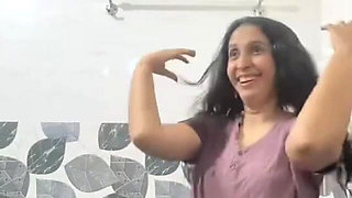 Full Video of Indian Desi Girl Sex with Her Boyfriend in Bathroom