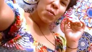 SEXY CURVY AMATEUR ARAB WOMAN WITH BIG ASS FOR HANDJOB