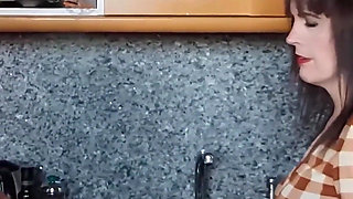 Her Stepmother-in-law Is Scrubbing and Appears Naked in Front of Her