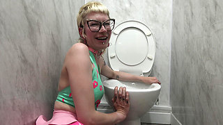 Alternative Latex Fuckdoll Explains Toilet Humiliation Obsession