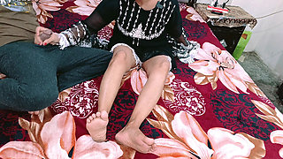 Indian Desi Aunty Checkee her Servant How he Fuck her And Servant Put his Dick in her Asshole Best Anal Sex Clear Hindi Audio