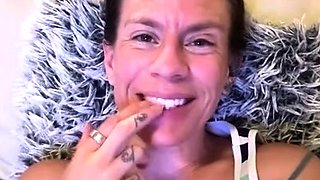 Horny brunette amateur milf solo pussy toying show on couch