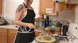 Office Pizza Party Giantess Featuring Sinn Sage