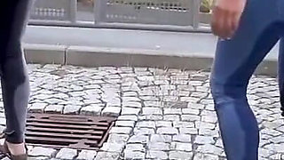 Street Pissing Girls