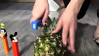 redhead bimbo teen crush cake and pee on it